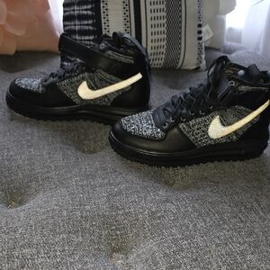 Nike Black and Gray Women's Sneakers